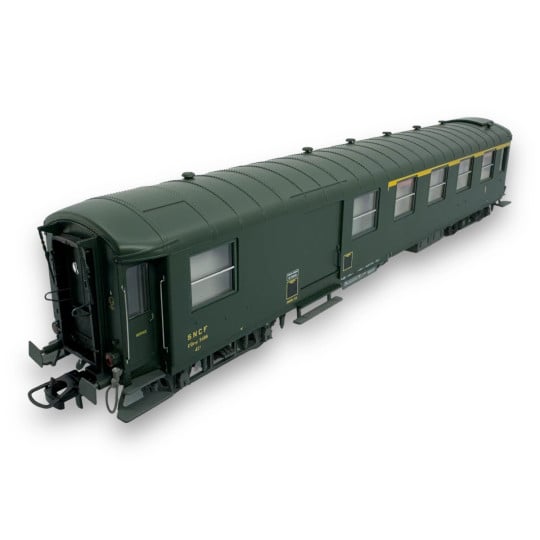 [HO] : Voiture Métallisée Ex-PLM, A4D N°5496, feux de fin de convoi fonctionnels, vert 301, SNCF Ep. IIId - VB460