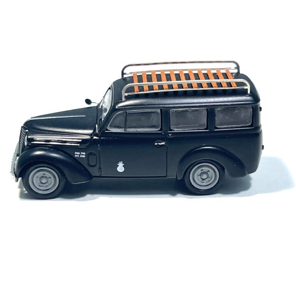 [HO] Voiture Renault Juvaquatre Noire "Gendarmerie" - CB202