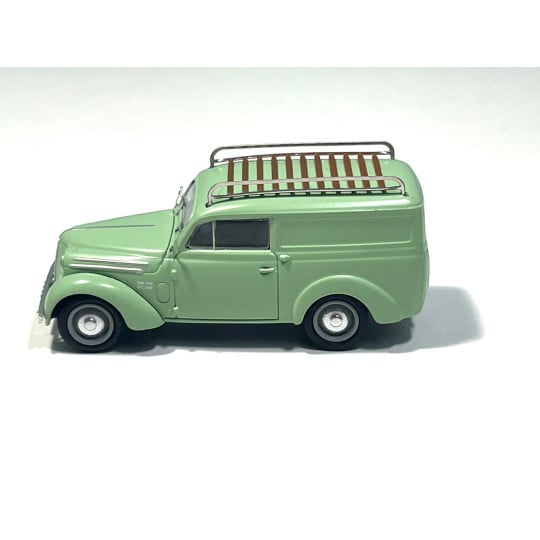 [HO] Voiture Renault Juvaquatre Fourgon tôlé vert - CB209
