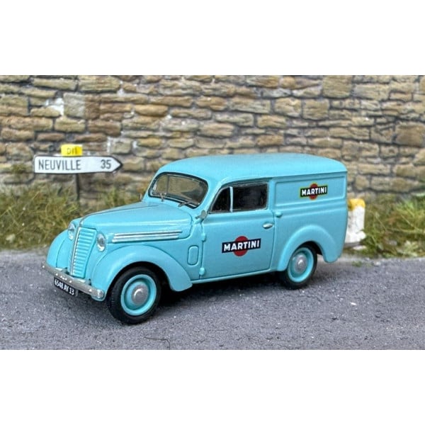 [HO] Voiture Renault Juvaquatre Fourgon "MARTINI" - CB172