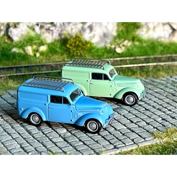 [HO] Voiture Renault Juvaquatre Fourgon tôlé bleu - CB208