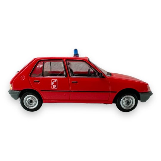 [HO] Voiture Peugeot 205 GE Pompier "18" - CB154